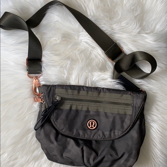 lululemon wunderlust belt bag canada travel
